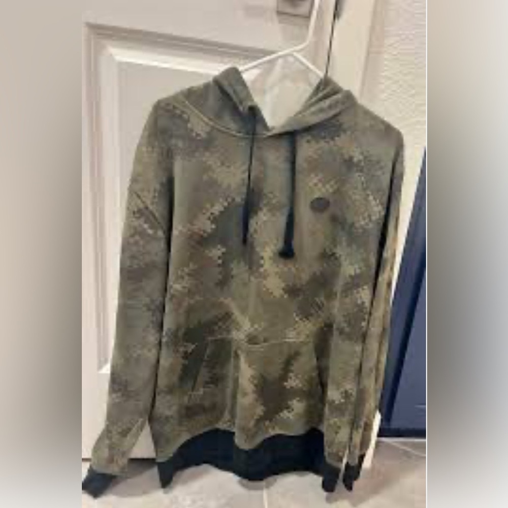 Men’s Vans Camo Cotton Hoodie, size Lg.